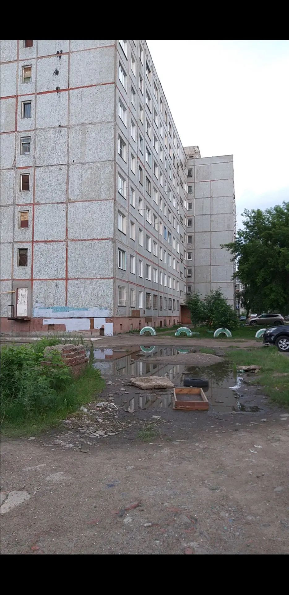 Тротуар к школе 46 на участке Бородина 10/1 и Бородина 6/1 за магазином Магнит