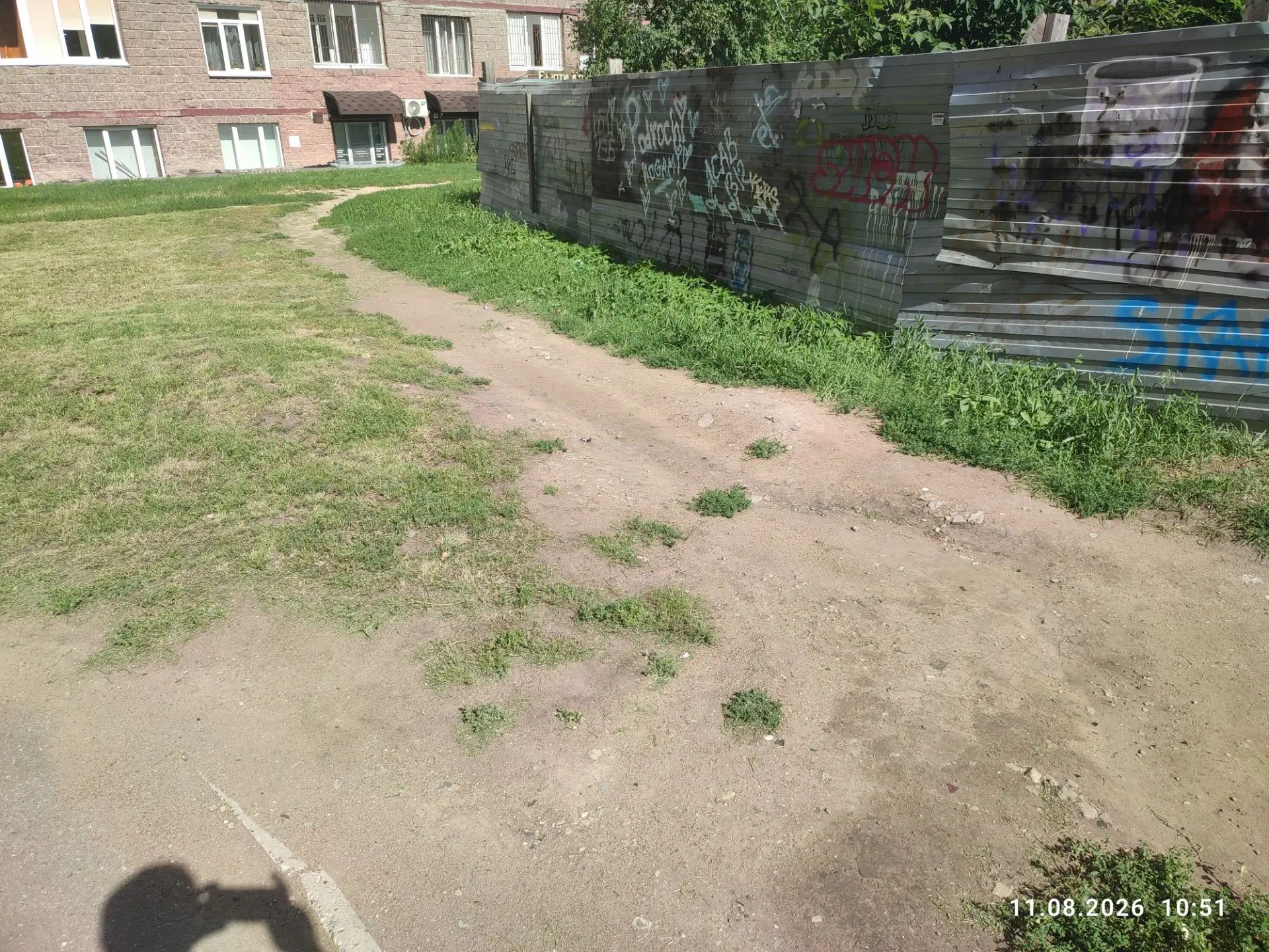 Тротуар от дома по адресу проспект Комарова 15к3 до дома проспект Комарова 19