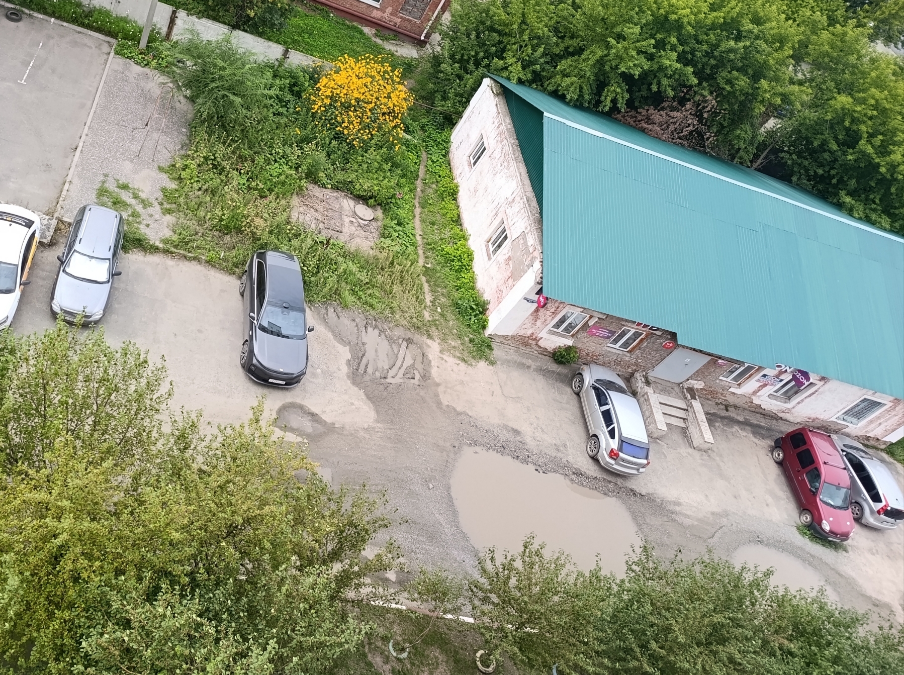 Дорога вдоль дома Пархоменко 21/2