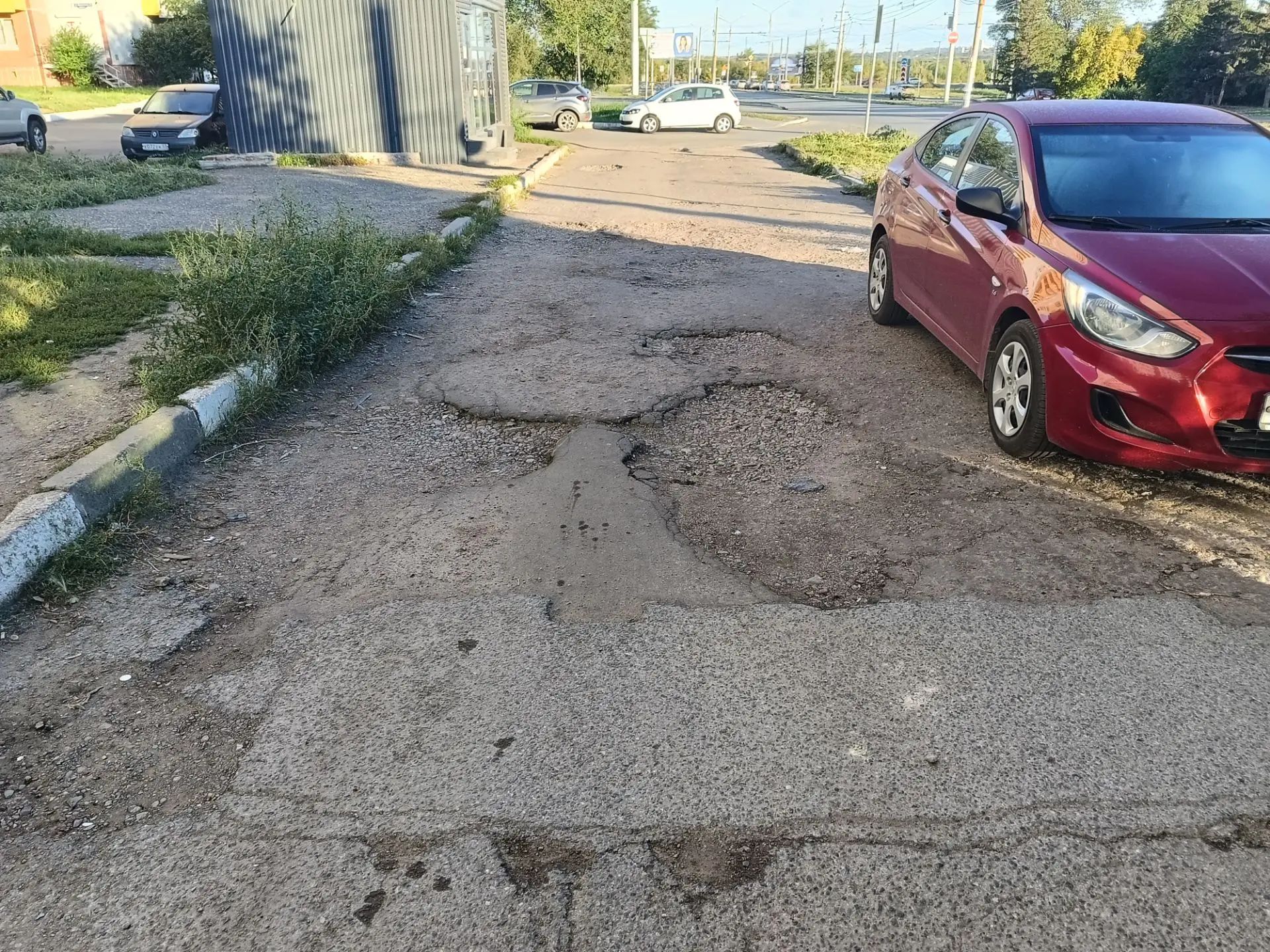 Заезд на  Комарова 1, дорога