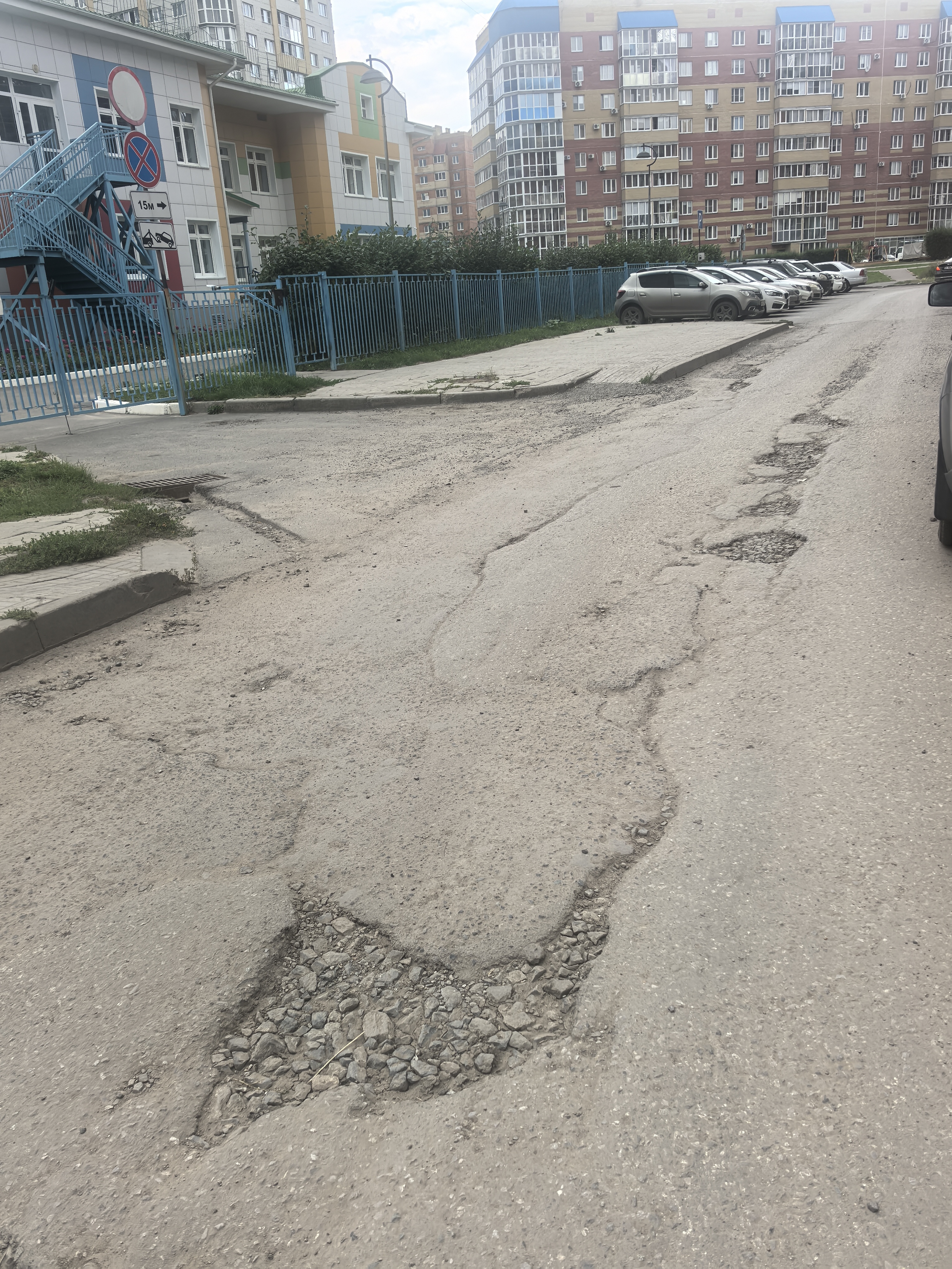 Дорога вдоль дома ул. Светловская 10