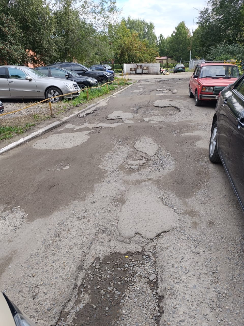 Внутриквартирный проезд дома 8Б улица Степанца, 8 Б