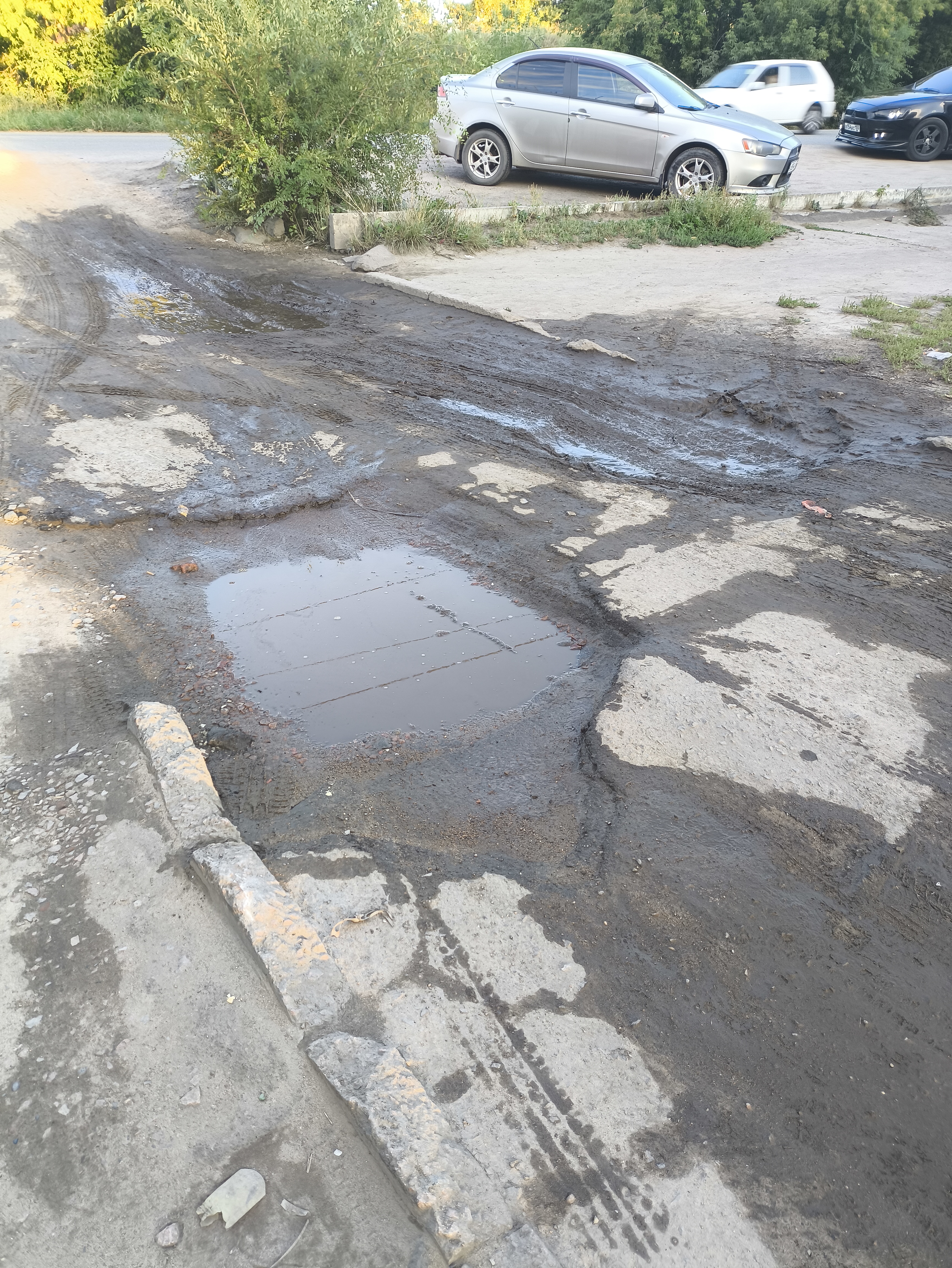 Въезд во двор многоквартирного дома с ул.Попова