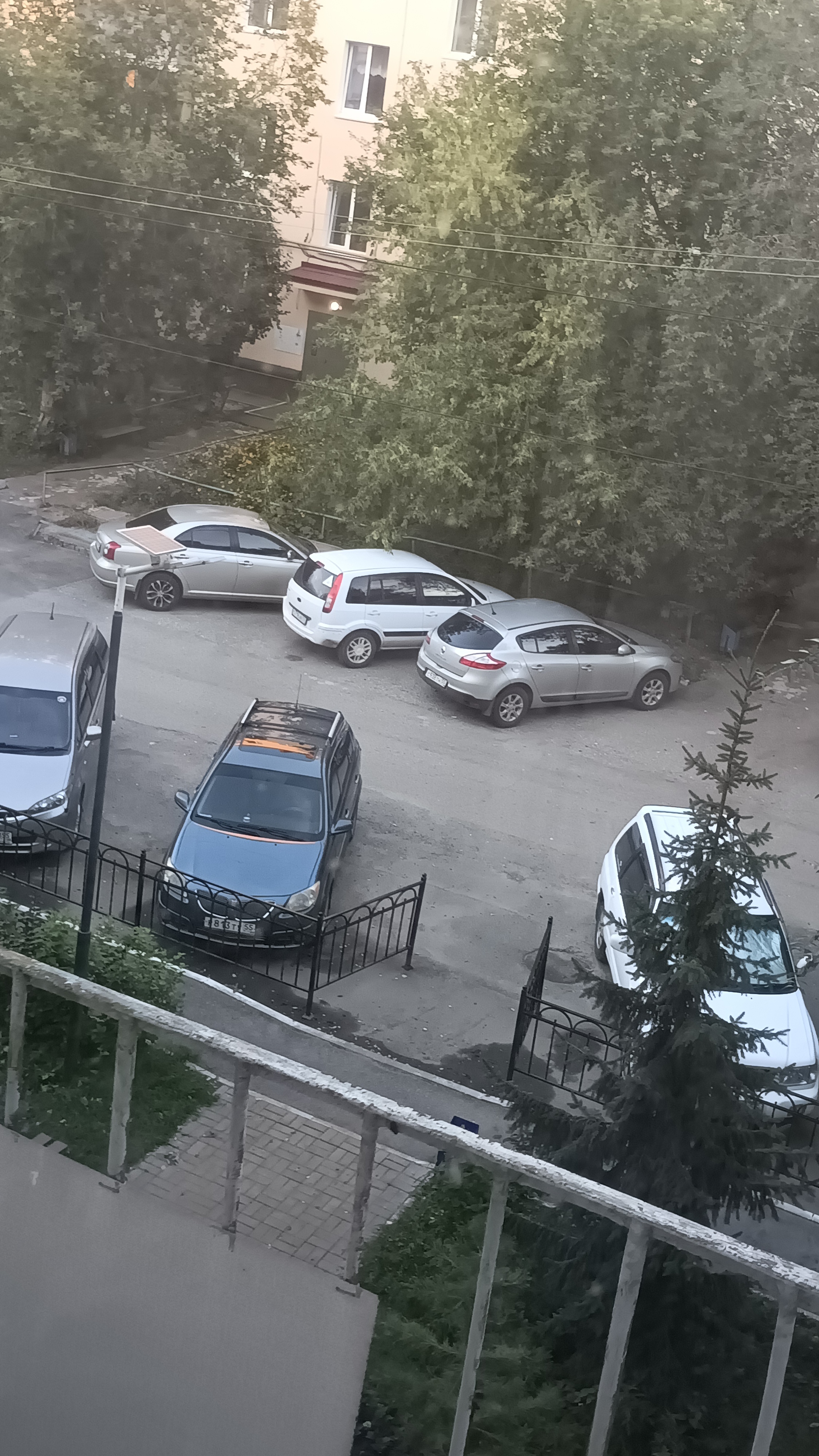 Дворовый проезд между спортивный проезд 1 и Циолковского 4 с водоотведением