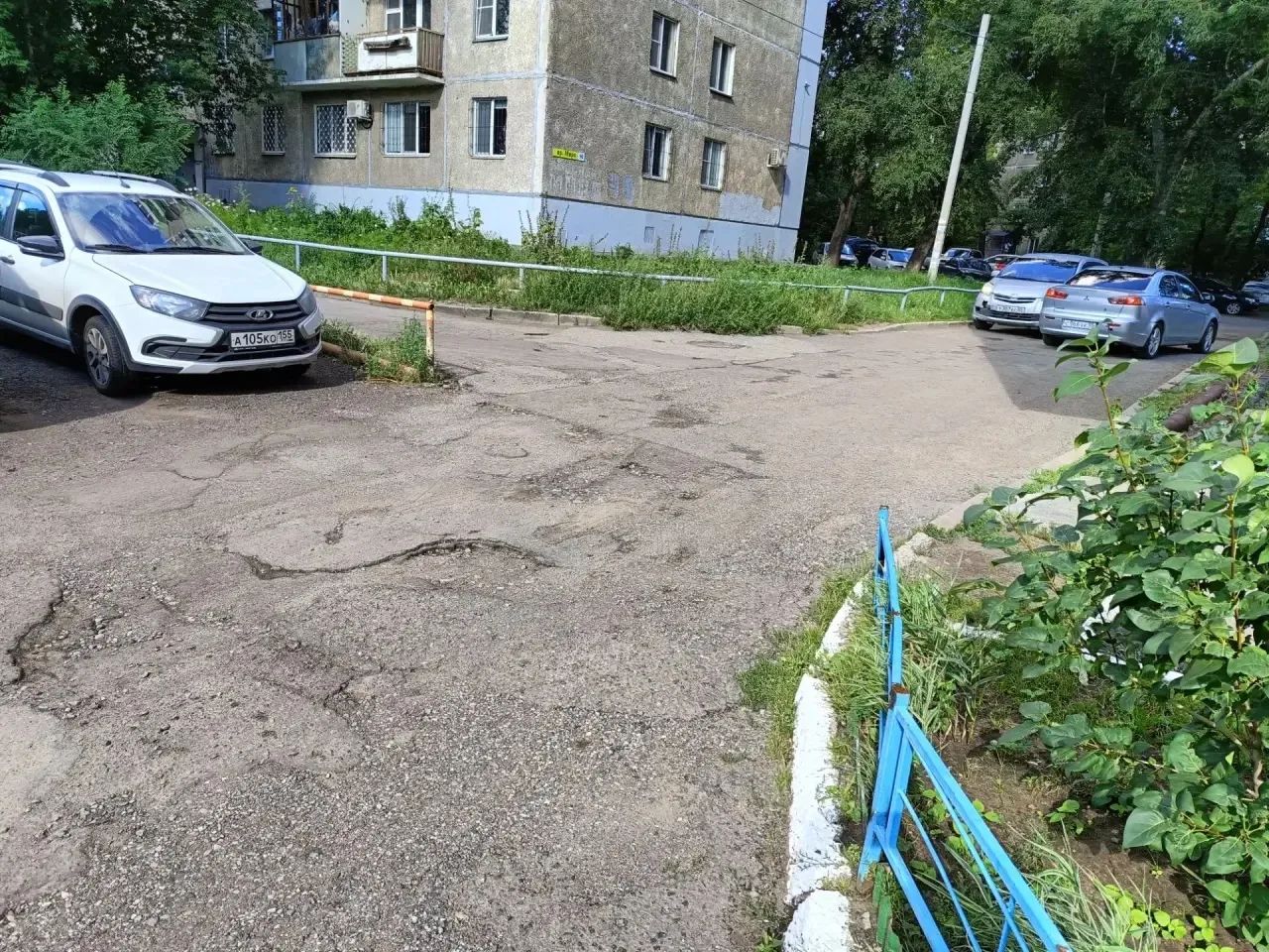 Проезд между домами 90 и 90/1 по пр.Мира