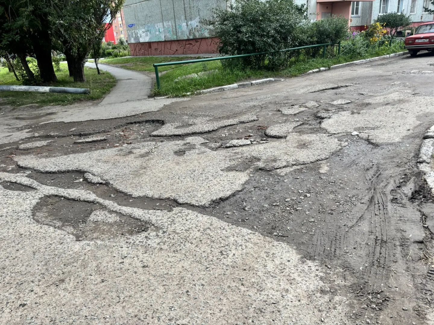 Дорога во дворе дома Степанца 8Б