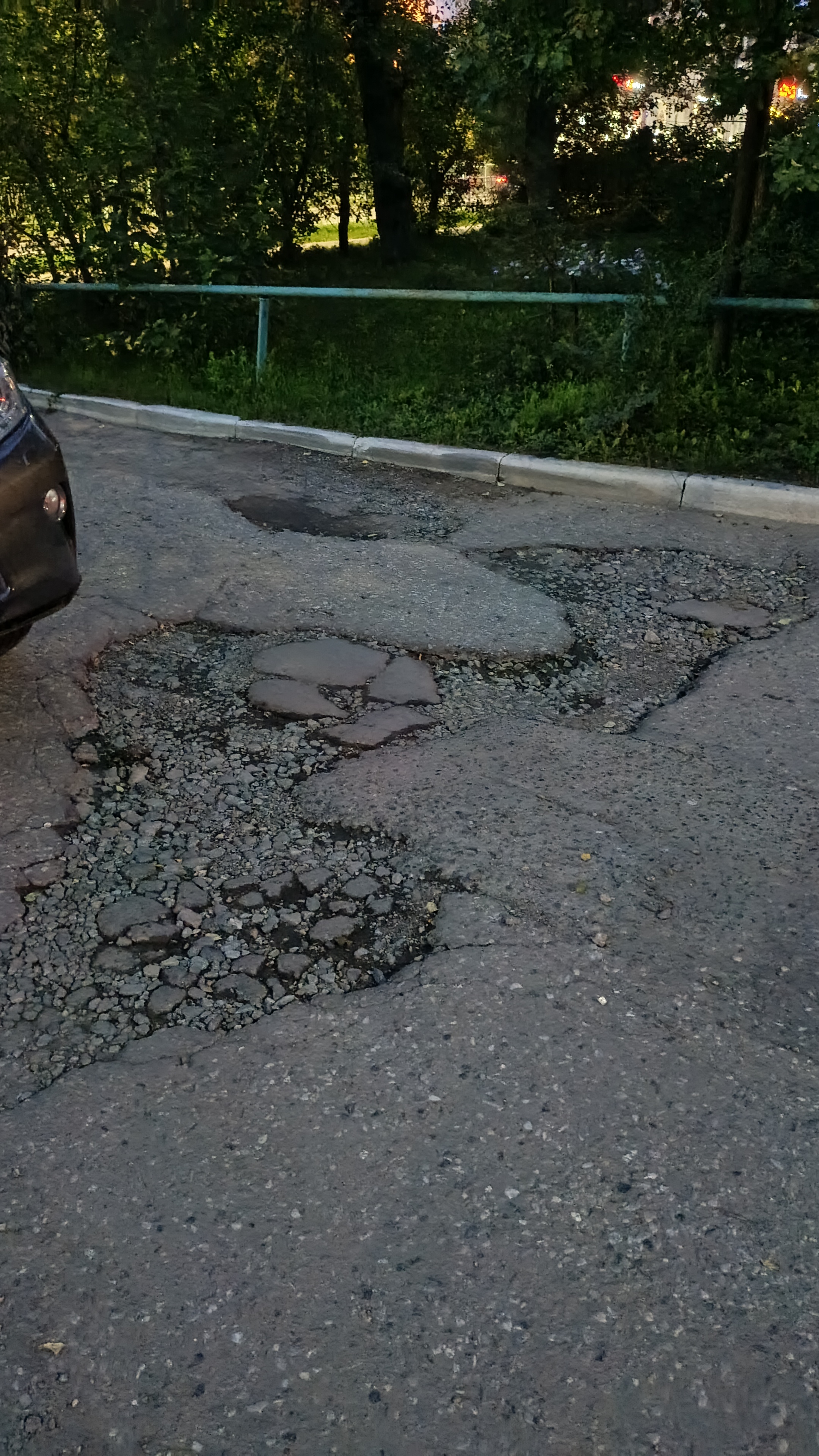 Межквартальный проезд между домами Спортивный, 1 и Циолковского, 4