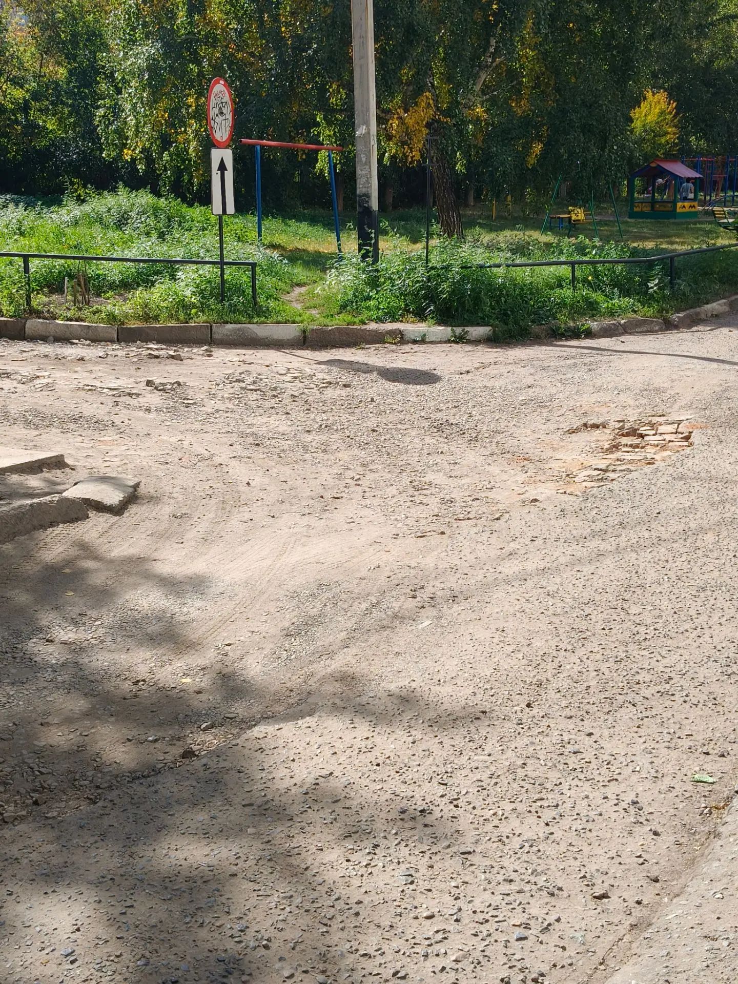 Внутриквартальный проезд вдоль ул. Взлетная, д. 1
