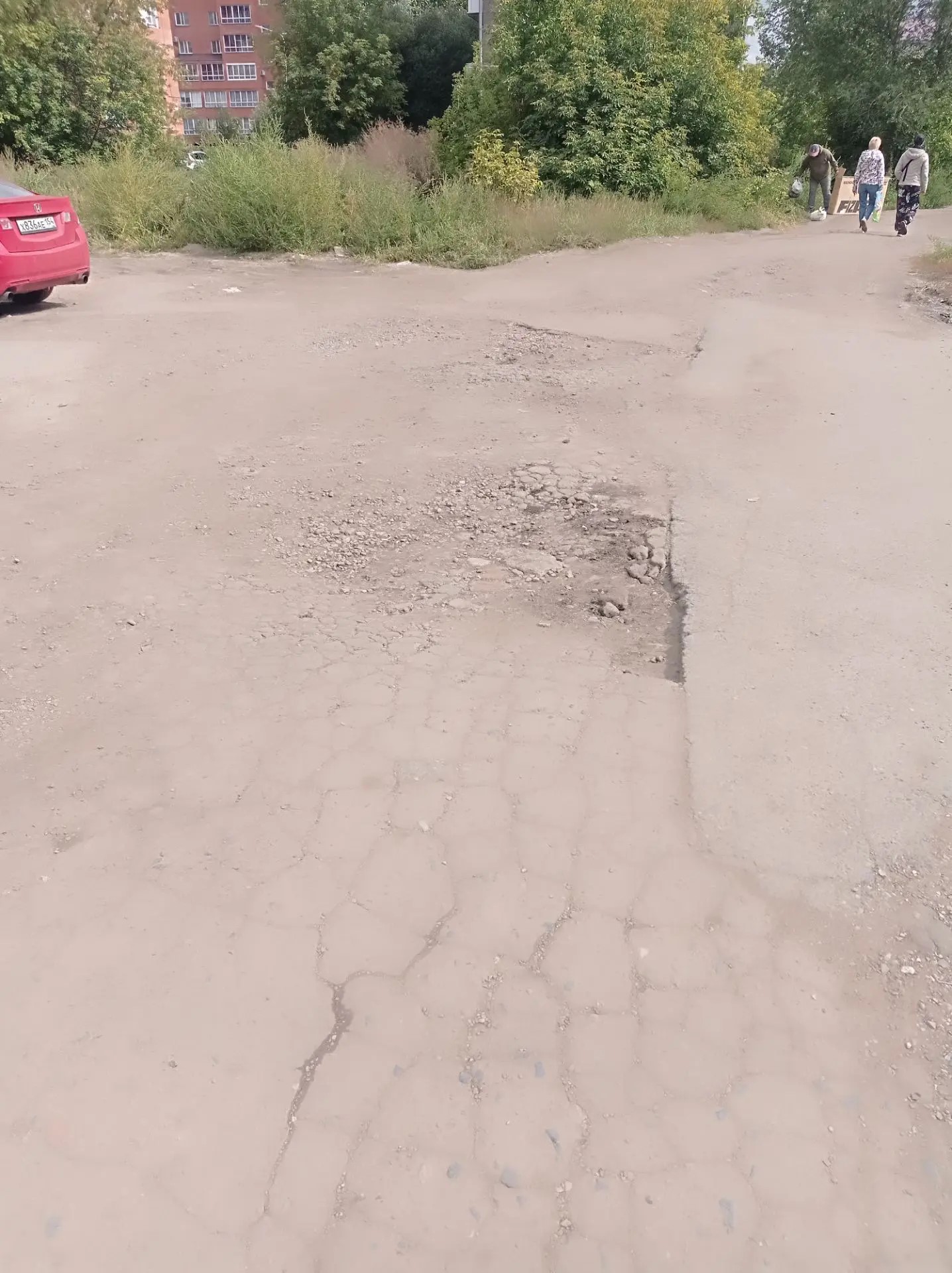 Территория между домами ул.Авиагородок д.2, д.7, д.1, д.1а
