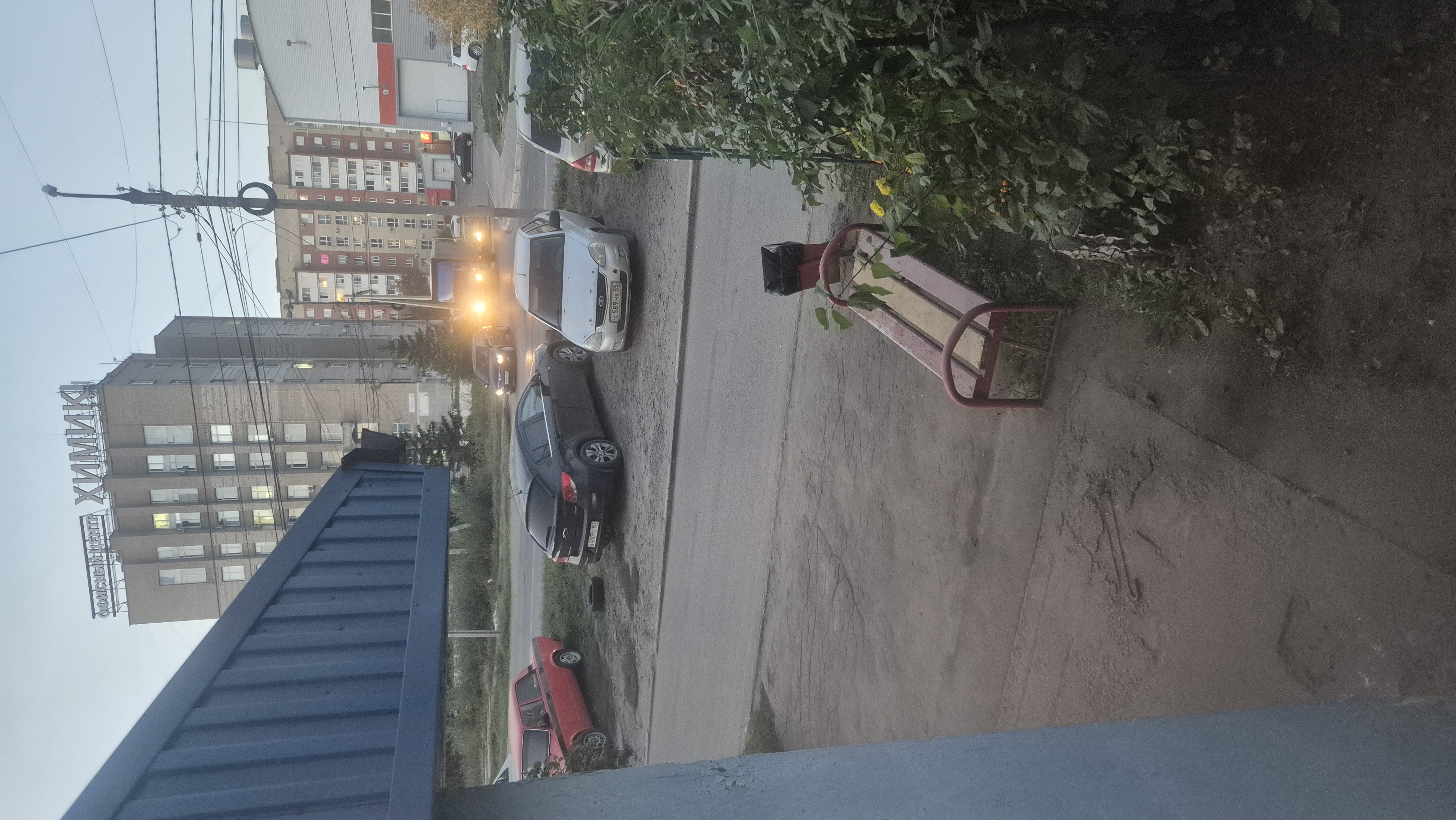 Тротуар вдоль проспекта Королева 4