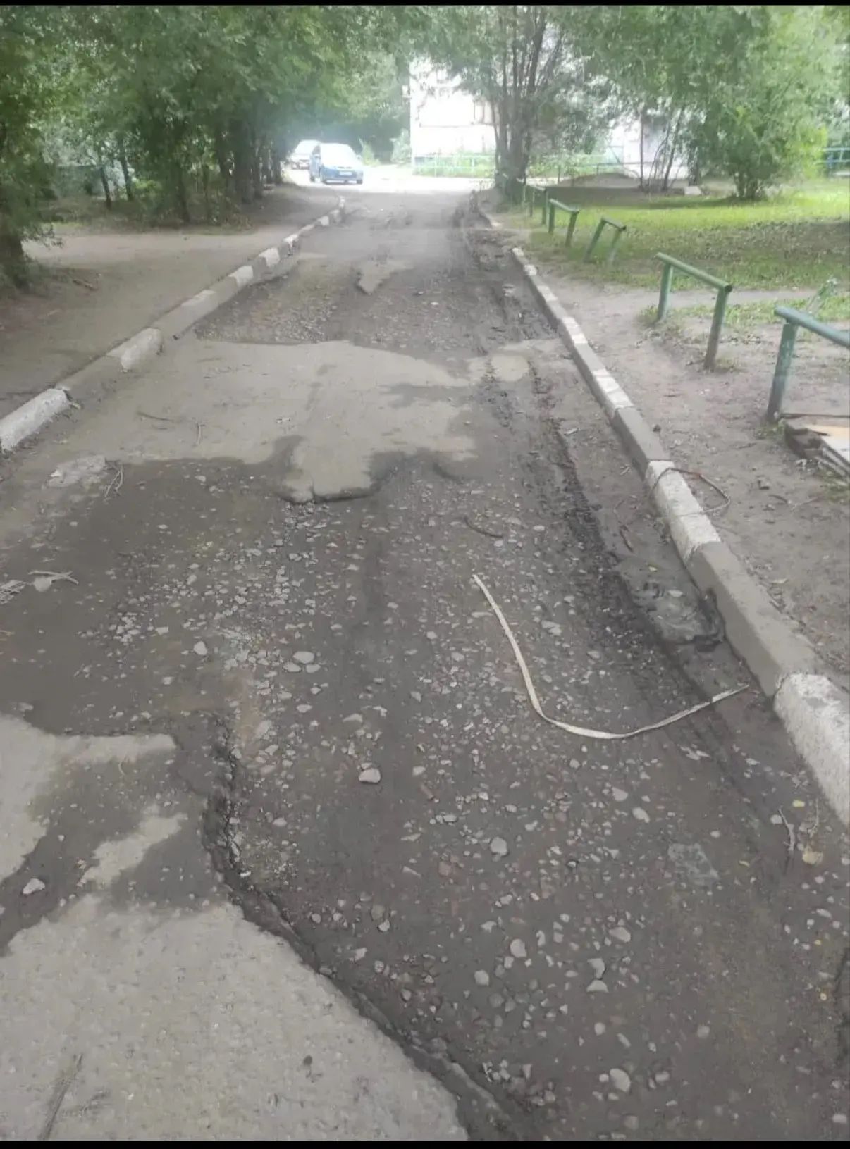Асфальтирование дороги вдоль дома ул. 70 лет Октября д.14