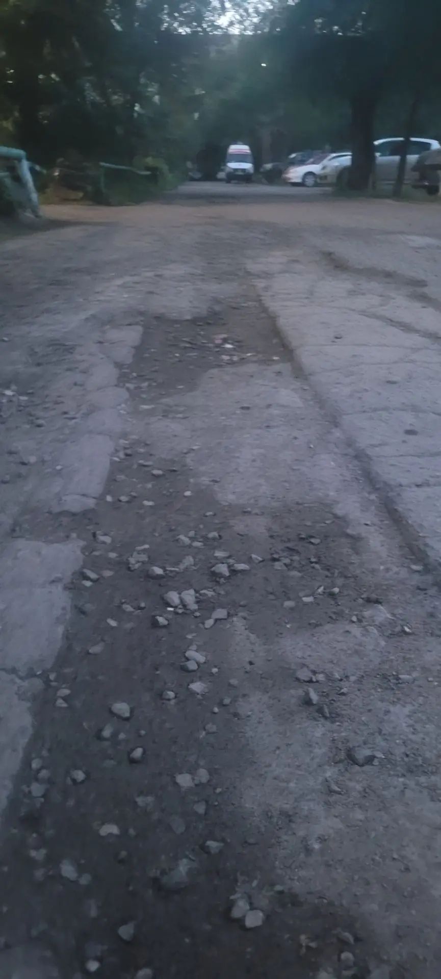 Дорога вдоль дома 21 Б по улице Багратиона
