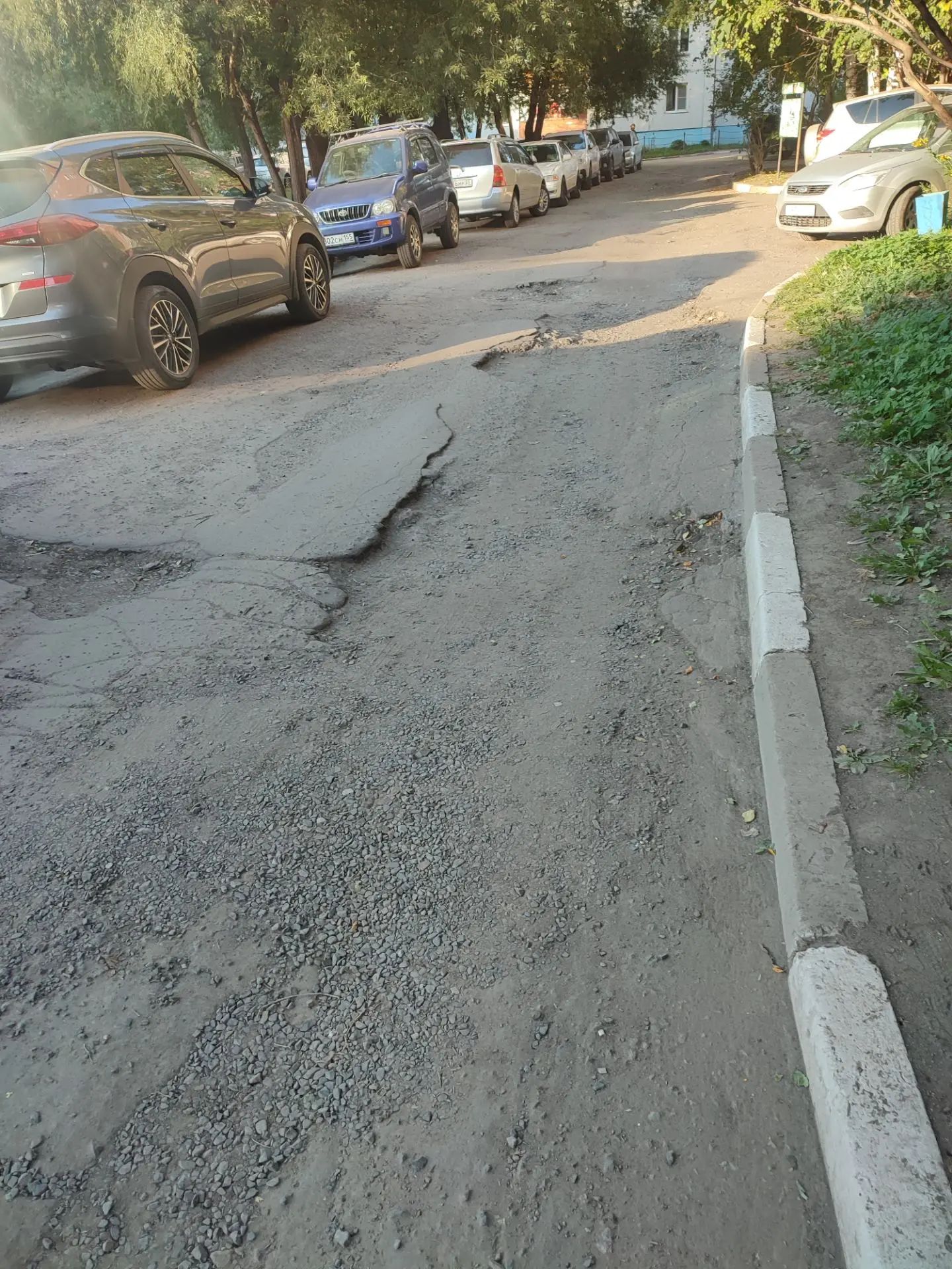 Двор дома по адресу Дмитриева 15 корпус 2