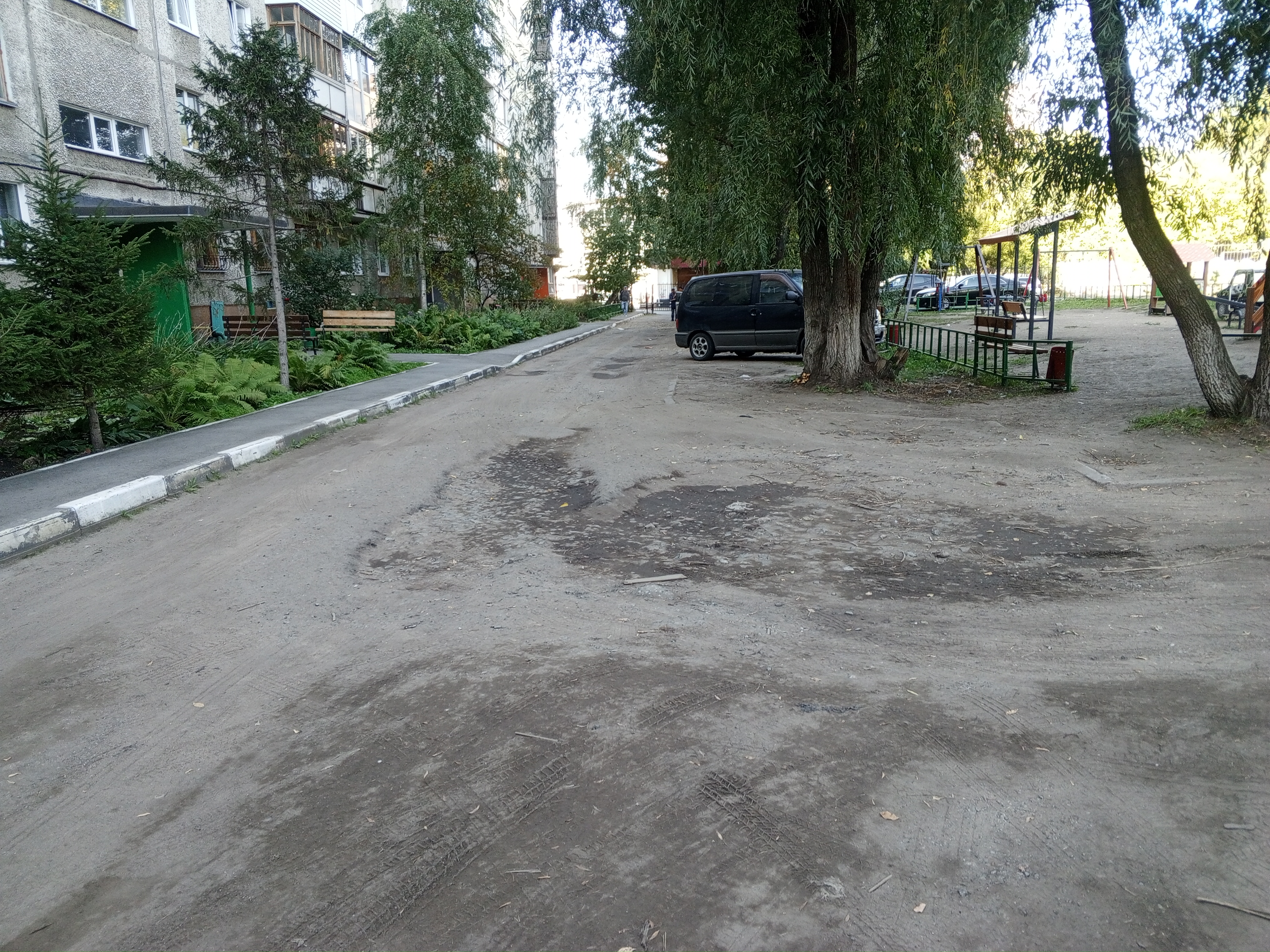 Дорога во дворе по. Мира д. 92